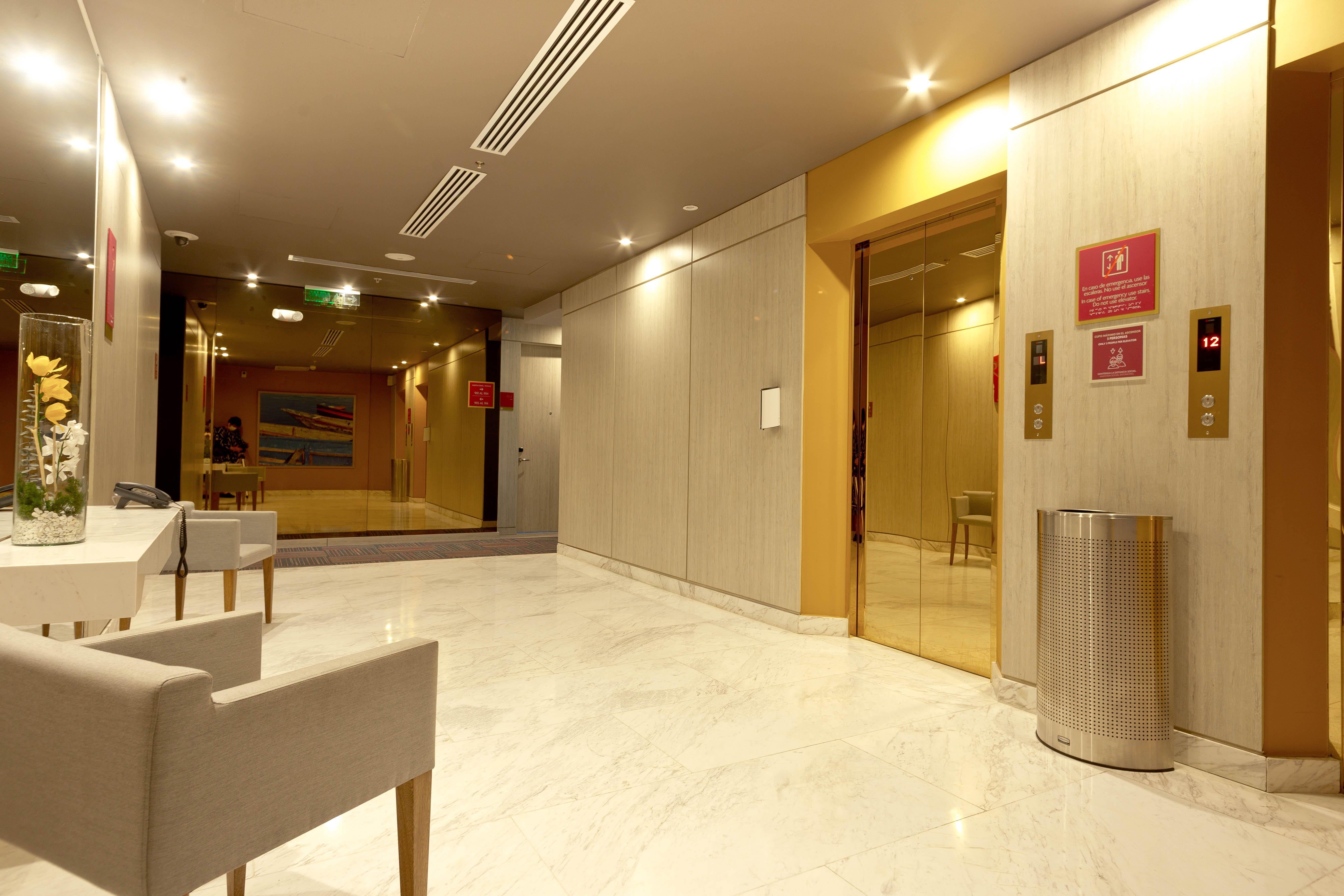 巴兰基亚皇冠假日酒店 外观 照片